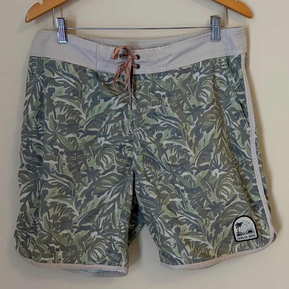 Howler Brothers Men’s Board Shorts Palm Print Size 35